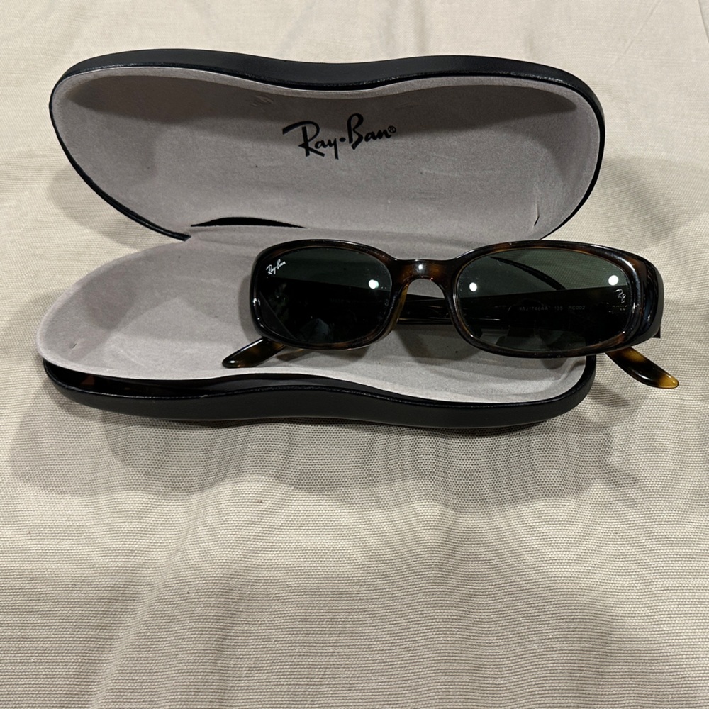 Ray-Ban Brown Tortoiseshell Frame Sunglasses with Black Case
